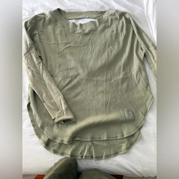 Casual Olive Long Sleeve Women's Top - Picture 1 of 4